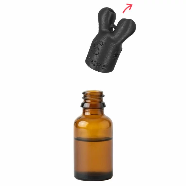 dévisser le bouchon inhalateur poppers GC-POP-R de la marque GCX de la bouteille